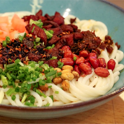 特色美食>方便食品>方便米线>贵凤凰贵州脆哨粉(锁鲜米粉)>